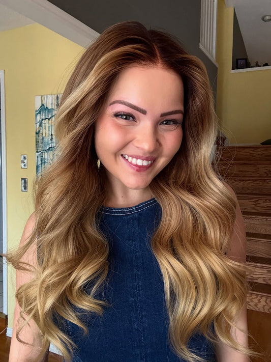 Perruque Lace Front 13x6, cheveux longs ondulés foncés avec mèches blondes crème, raie au milieu - hairbysam022