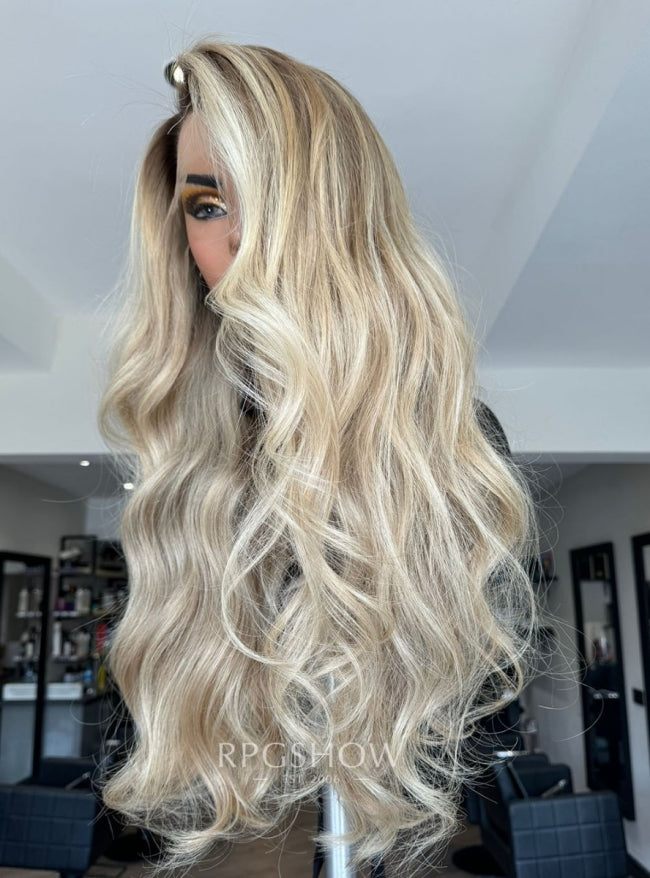 Schulterlange, gewellte Karamellblonde Balayage-Perücken mit Mittelscheitel und Lace-Front - Sofiathewigstylist003