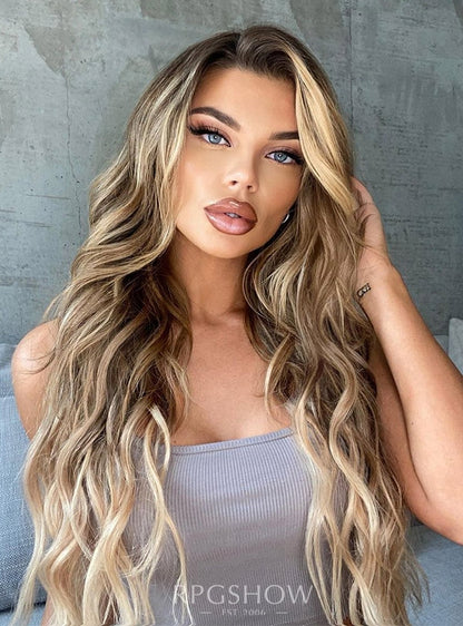 Schulterlange, gewellte Karamellblonde Balayage-Perücken mit Mittelscheitel und Lace-Front - Sofiathewigstylist003